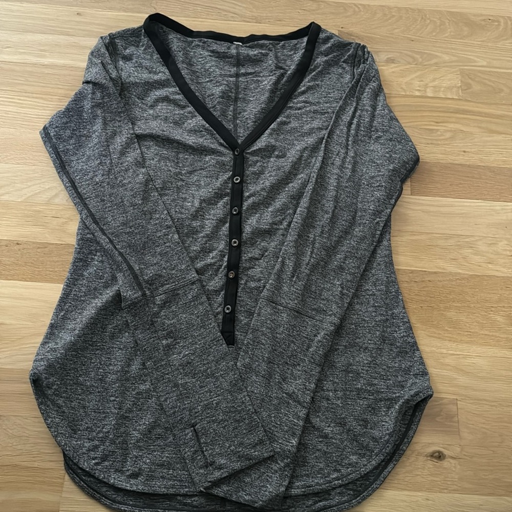 Lululemon V-neck top with snaps. Gray with black trim. Size 12.